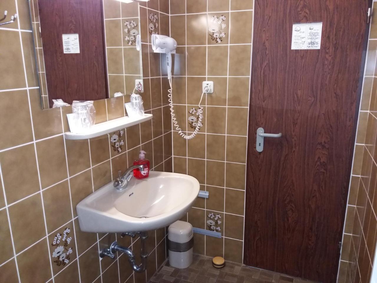 Hotel Aris Зарштедт Экстерьер фото